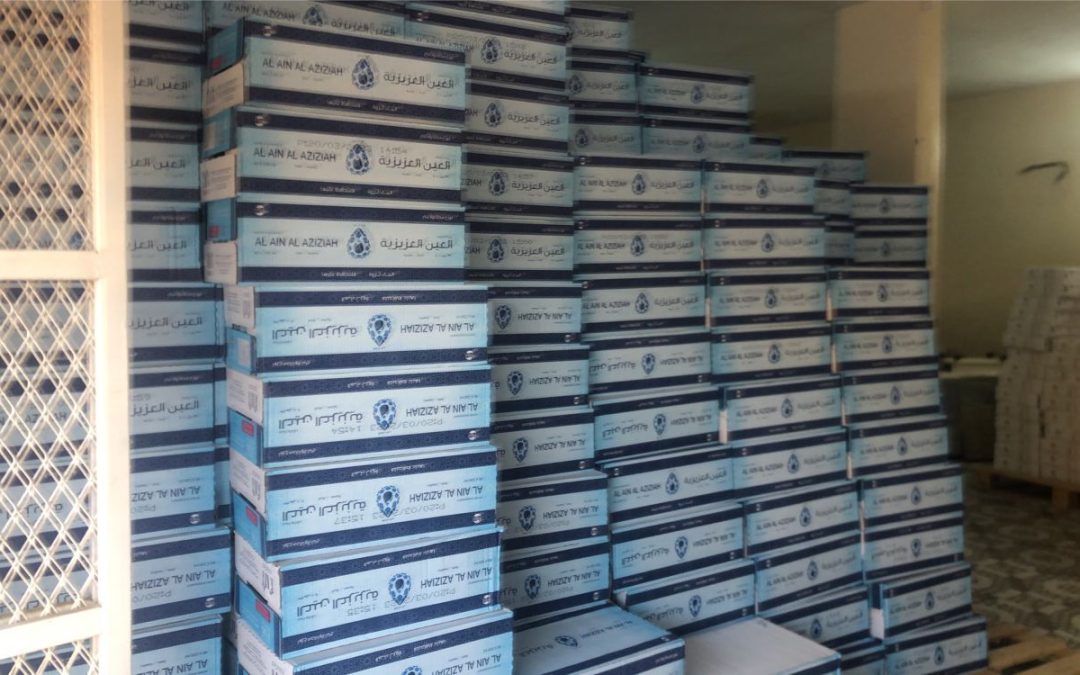 توزيع عدد ١٦٨١ كرتون ماء للمستفيدين