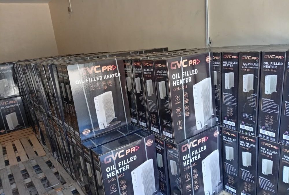 جانب من توزيع كسوة الشتاء ( عبارة عن دفايات ) للمستفيدين .